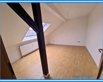 Außergewöhnliche 2-Raumwohnung mit Dusche und Wanne in Köthen/Anhalt - Wohnzimmer (373745)