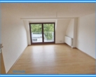 Wohnzimmer mit Balkon - Saniertes Denkmal: 2-Raum-Wohnung mit Balkon, EBK & E-Ladestation