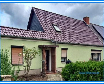 Attraktives Einfamilienhaus mit viel Potenzial für Eigennutzer in Barby (Elbe) - EFH mit Garten und Garage in Barby (376441)