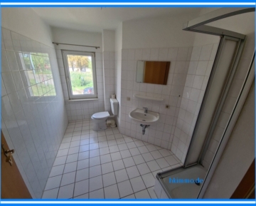 1-Raumwohnung mit Balkon in Arensdorf bei Köthen - Bad mit Fenster (397347)