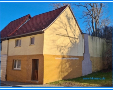 Sehr preiswertes EFH in Mansfeld – Kauf über ZV - EFH in Mansfeld -Straßenansicht (366517)