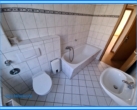 Bad mit Wanne - Kompakte 2-Raumwohnung in Köthen Nähe Hochschule